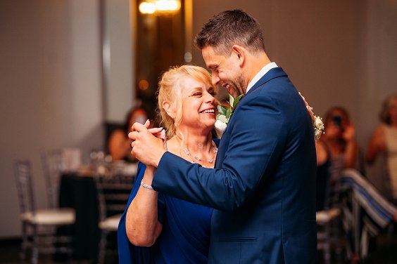 groom and mom dance
